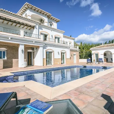 Casa Miguel Villa *